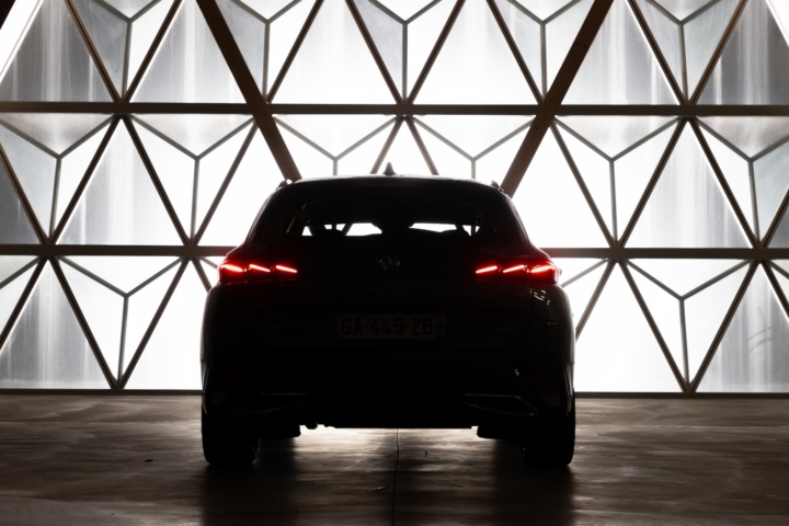 PEUGEOT_308-break-familial-technologie-electrique-sw-drome (1)