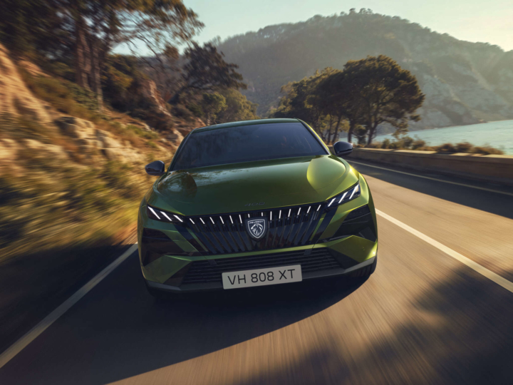 PEUGEOT_408_HYBRID_SUV_COUPÉ_VALENCE_DROME