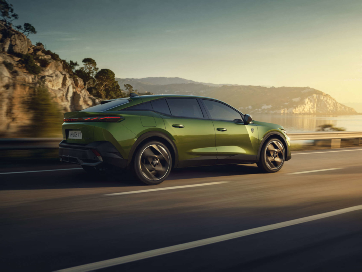 PEUGEOT-408-hyride-SUV-coupé-valence-drome