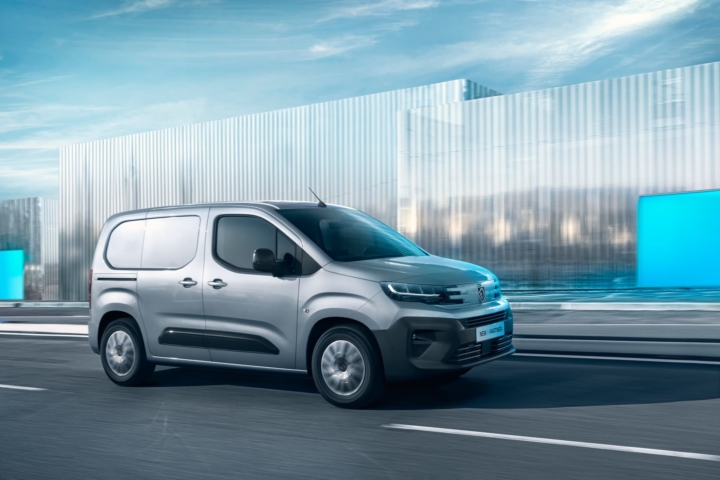 Peugeot Partner utilitaire thermique roulant à Valence – vue extérieure moderne idéale pour les professionnels
