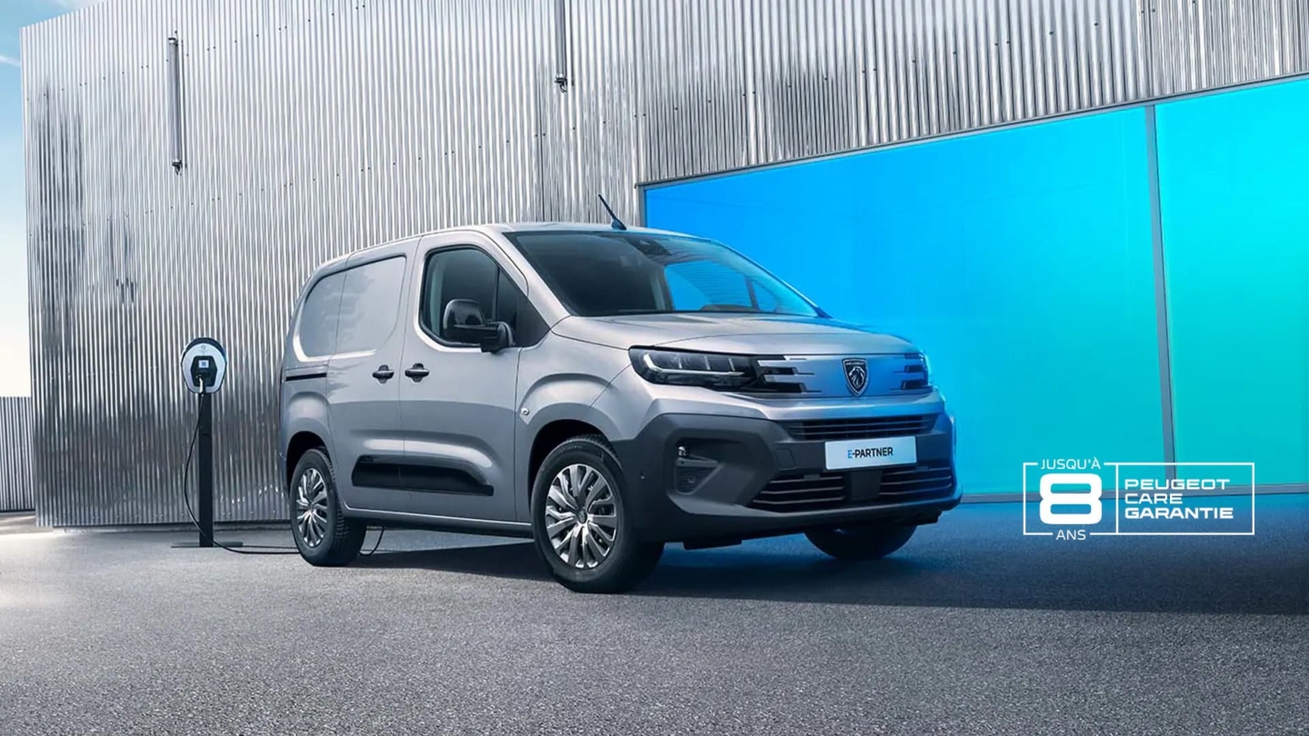 Vue latérale du Peugeot e‑Partner, fourgon électrique compact pour professionnels à Valence.