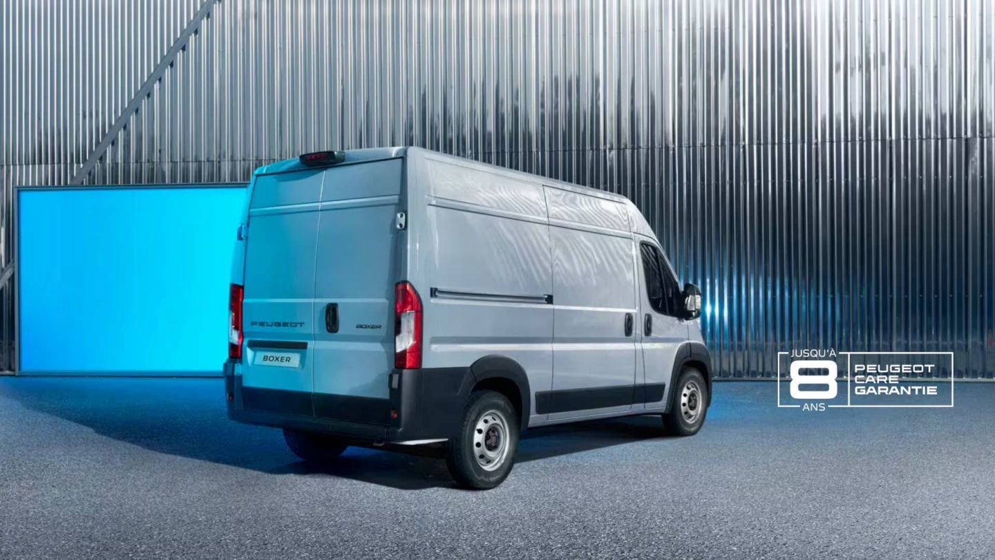 Visuel promotionnel de la gamme utilitaire Peugeot pour professionnels à Valence