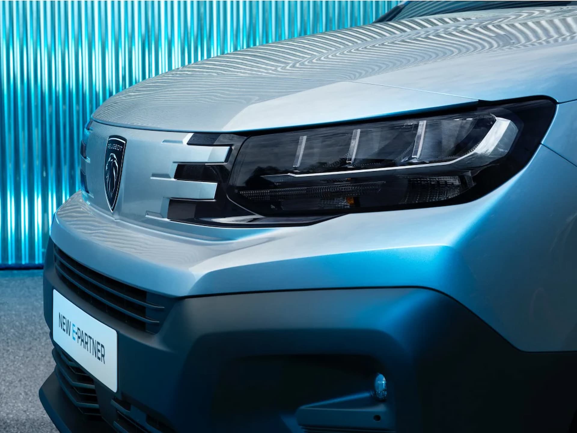 Vue avant du Peugeot Partner, fourgon Peugeot au style moderne