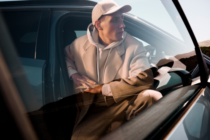 Client prêt à finaliser l’achat de sa Peugeot grâce au financement à Valence