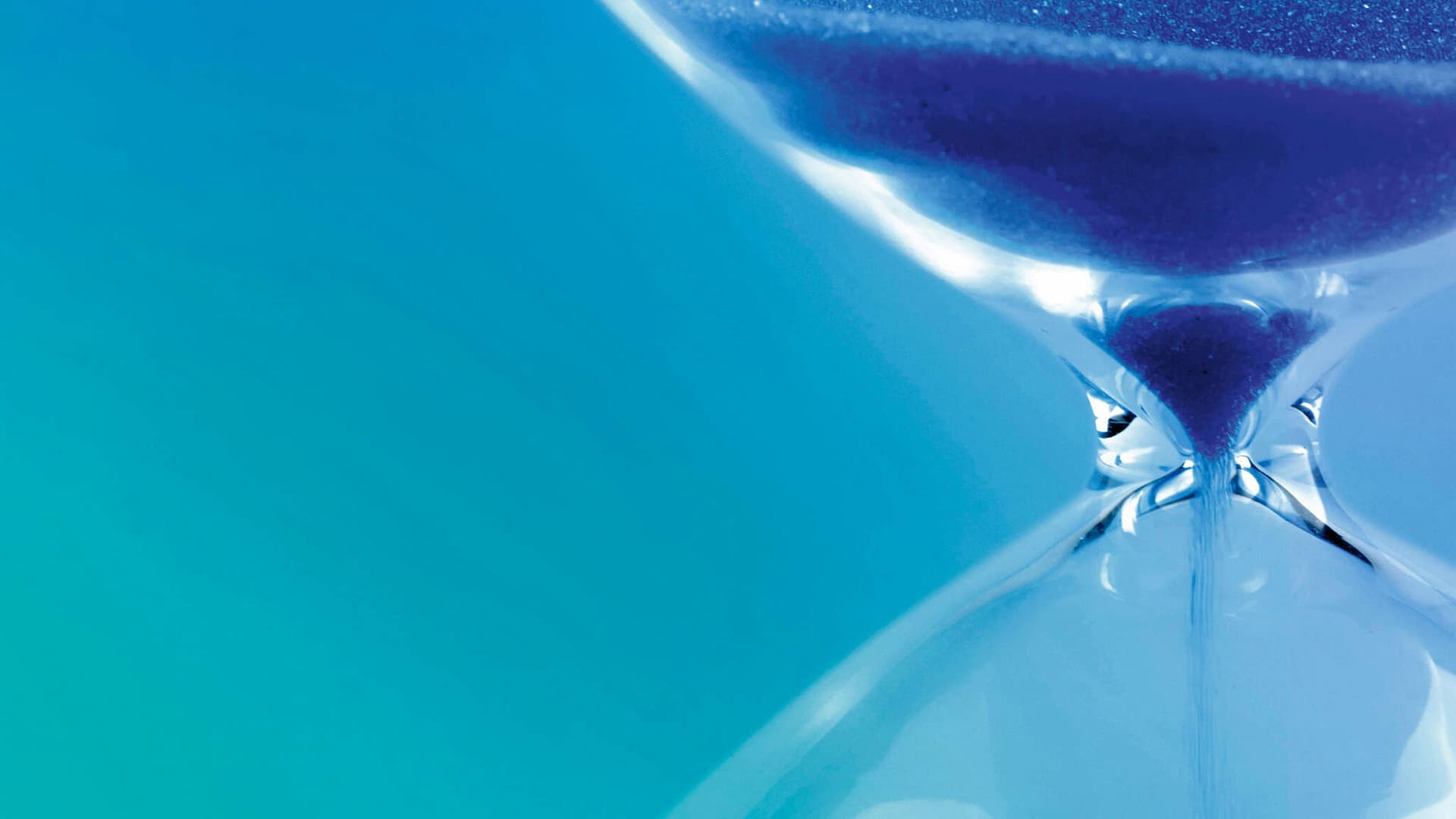 Visuel d’un sablier illustrant l’offre après-vente Peugeot avec garantie 4 ans à Valence